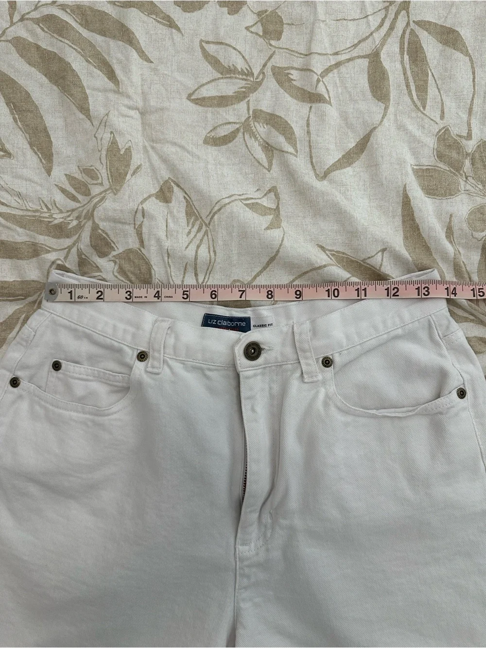 Liz Claiborne White Denim Shorts - Classic Summer Staple - Picture 3 of 11